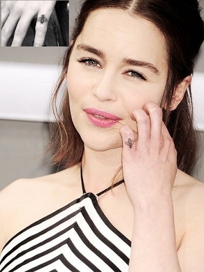 A picture of Bee tattoo on the pinky finger of Emilia Clarke.